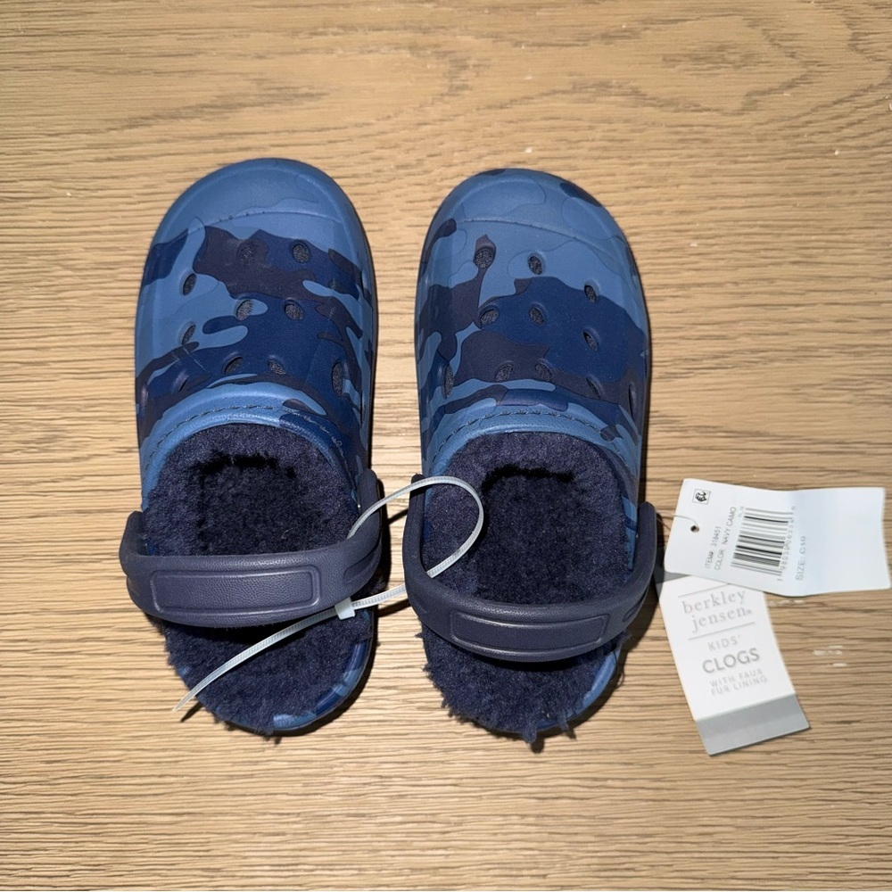 NWT Blue Camo Kids Clogs with Fleece Lining